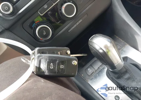 2014 Volkswagen Jetta Sportwagen 2.5L Se z USA, uszkodzony, nr VIN 3VWPP7AJ4EM625061